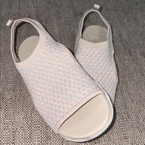 Skechers yoga foam Flex-Lite shoes sandals size 8, worn once